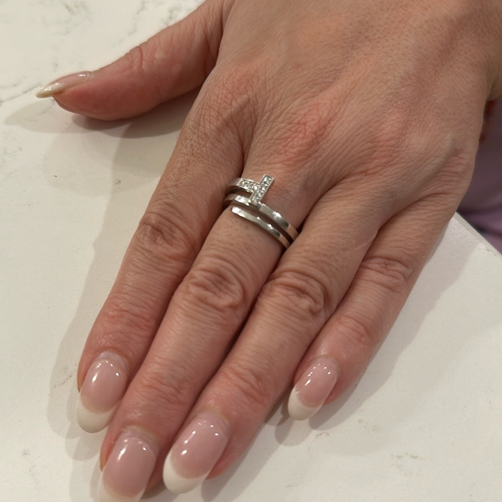 Tiffany T ring in white gold